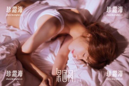 GIRLT果团网-黄歆苑 GIRLT果团网 - 又到了泳池季,黄歆苑最新图库让你感受这个夏天不一样的火花。