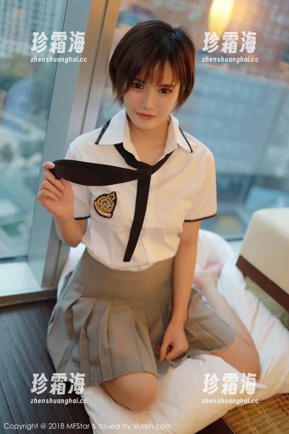 MFStar模范学院 - 何嘉颖的美腿写真，福利满点，腿控们集体Spin！