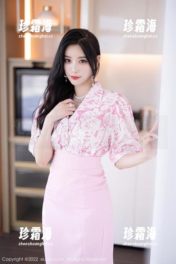 Xiuren秀人网-伊小七MoMo Xiuren秀人网 - 跟随伊小七MoMo的自拍合集,发现她有多会玩光影和镜头!