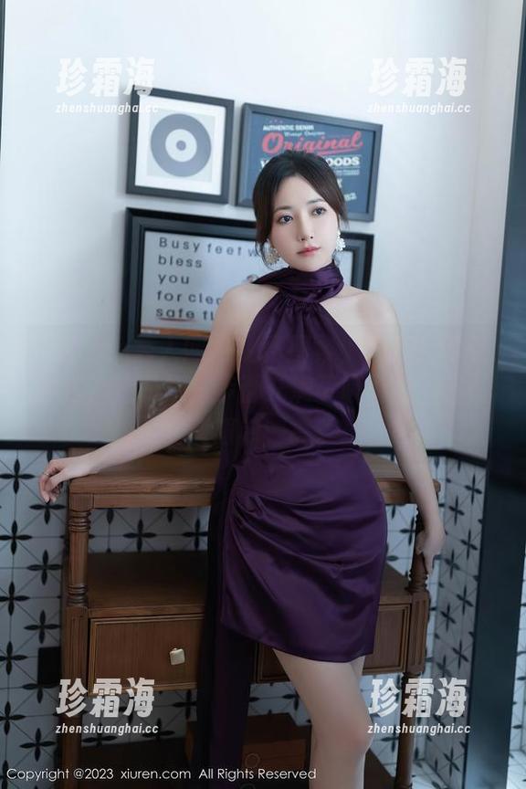 Xiuren秀人网 - 免费图集：周井空的美腿秀，走的每一步都充满了吸引力，真让人眼前一亮。