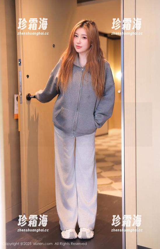 Xiuren秀人网 - 不想多说了，去图库下载“奶芙乔乔的女仆”，你也会发觉自己想自拍了。