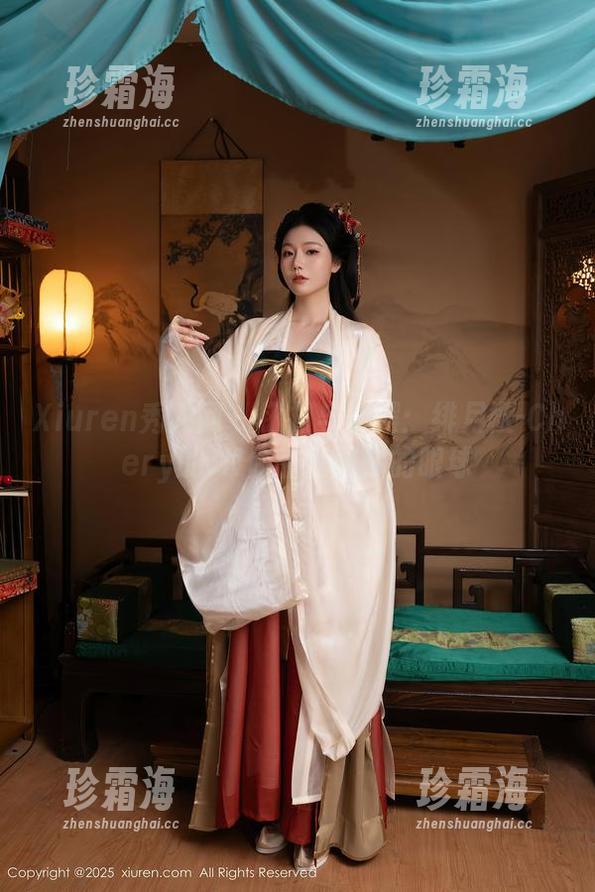 Xiuren秀人网-绯月樱-Chery Xiuren秀人网 - 钮扣与裙摆:绯月樱-Chery的JK作品征服你的眼球