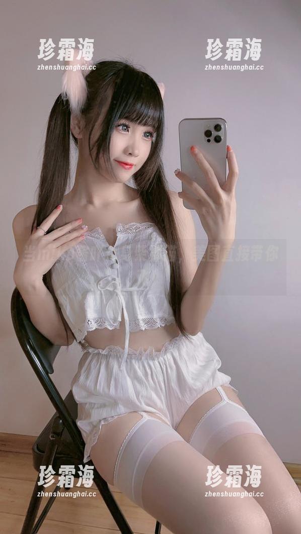 miko酱吖 当miko酱吖化身柴郡猫,美图直接带你飞!