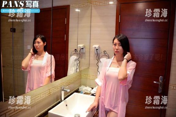 pans-咖喱 pans - 咖喱的高清吊带写真:双手捂脸,这吊带太会穿了吧!