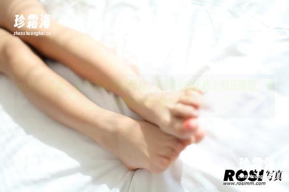 rosi-恋恋 rosi - 又是一组恋恋水手服图片,更新内容比我上期还懵懂,究竟想传递个啥?