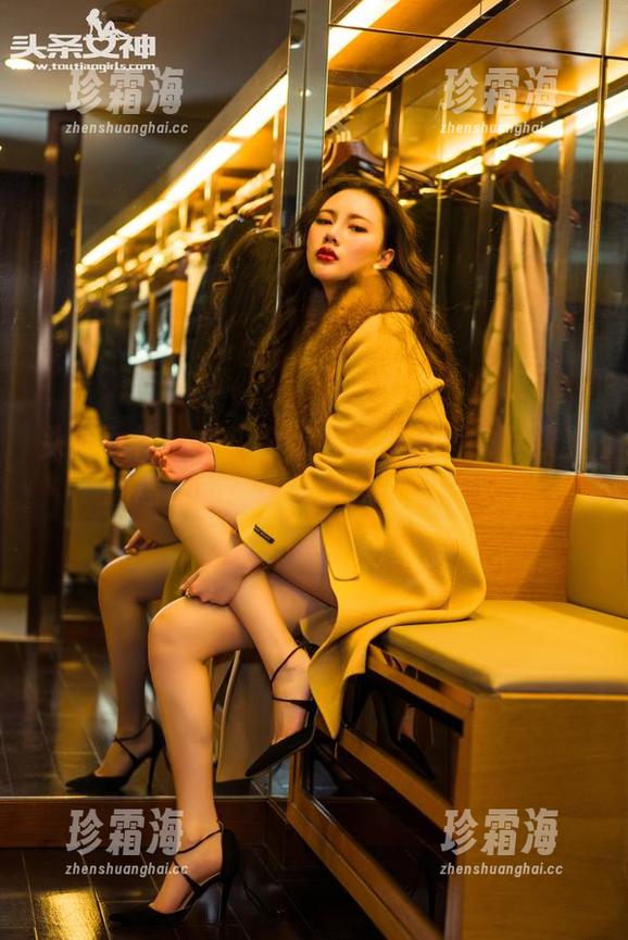 头条女神 - 多少个你会被申美嫣的精致美脚迷住呢？这美图我收藏定了！