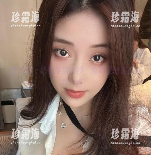 奶雯 微密圈 - 奶雯身穿婚纱,合集里的姿态别具一格。