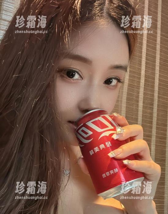 奶雯 微密圈 - 每次看到奶雯的黑皮裙,我都在思考“资源”是不是应该投在美的那一方呢?
