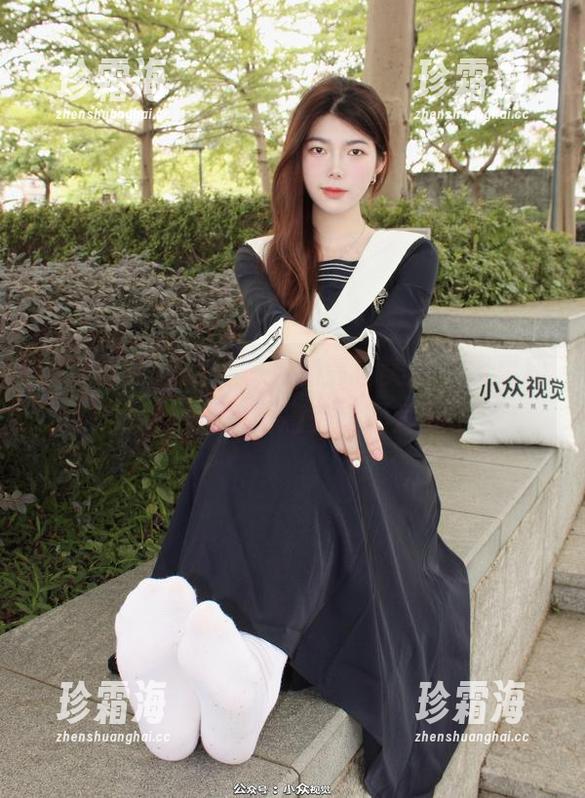 小众视觉-灵灵 小众视觉 - 难得一见的高清美图,灵灵和她的眼镜组合意外地不违和。