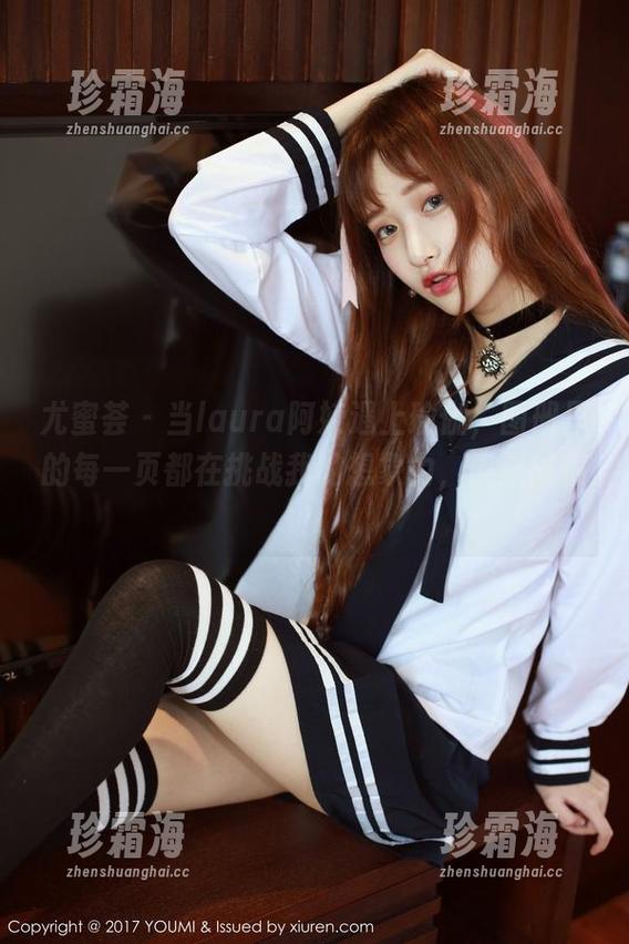 尤蜜荟-laura阿姣 尤蜜荟 - 当laura阿姣遇上瑜伽,图册里的每一页都在挑战我的想象力,佩服得很!