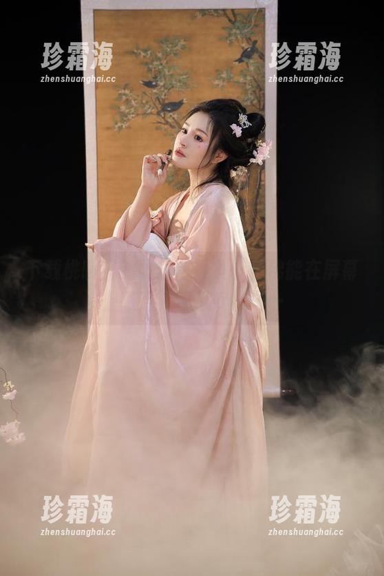 下载桃暖酱的夏日写真集，仿佛能在屏幕上感受到海风吹拂……