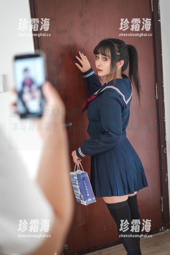 洛璃LoLiSAMA 洛璃LoLiSAMA的女友,谁还能不关注这本写真集呢?下完再想问问你的朋友怎么没下载!