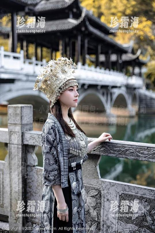 秀人网 - 小嘉敏的透明图包：这图你见过吗？大自然的奇景加上我妈的浴袍！