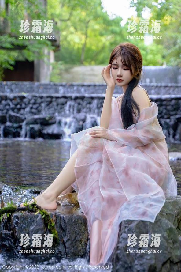 秀人网 - 拍黄瓜girl在线，旅拍作品一波波，不停地点赞哈哈。