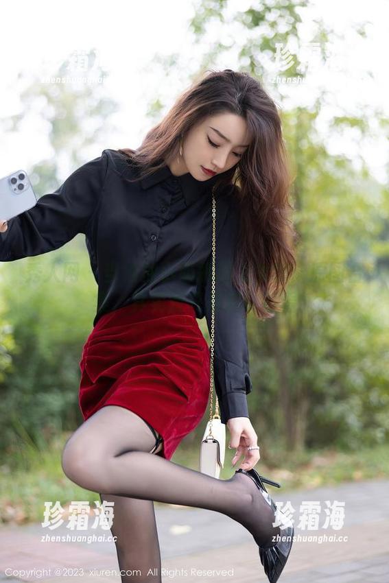 秀人网-柚柚小奶瓶 秀人网 - 当柚柚小奶瓶遇上女孩:原图合集,其实我只是在认真看
