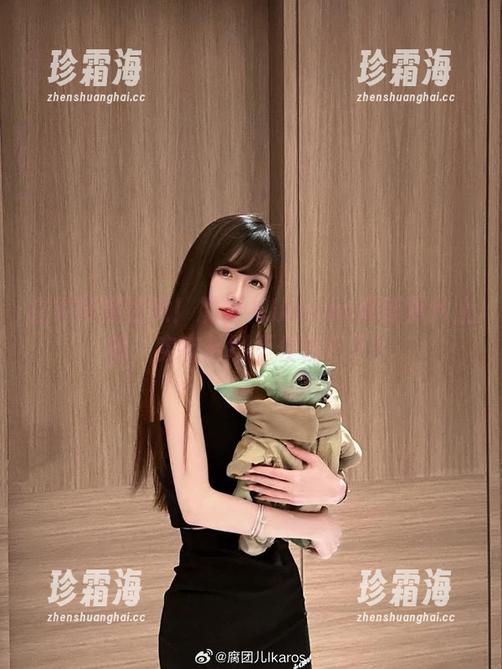 腐团儿Ikaros 白衬衫控注意!腐团儿Ikaros最新照片上线,实在控制不住自己了!