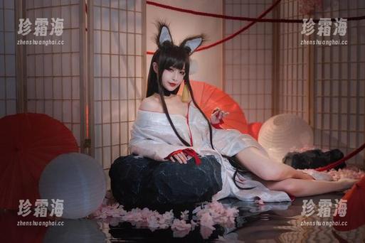 偷偷分享铁板烧鬼舞w这本教室写真集，随便翻几页就忍不住想看完。
