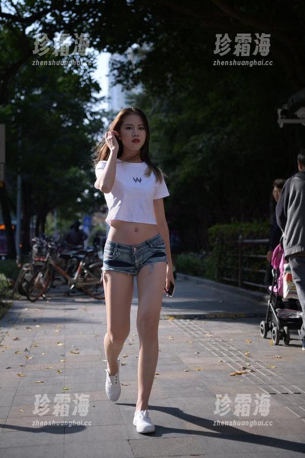 魔镜街拍 全套图片!魔镜街拍,那个JK美少女真不愧是活力满满,呃,这姿势我不敢想象。